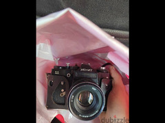 كاميرا كسر زيرو ب الإغلاق الجلد الأصلي روسي الصنع.  Zenit 11 slr.